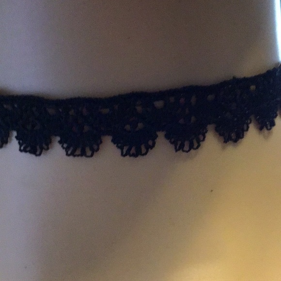 CHOCKER - Picture 6 of 7